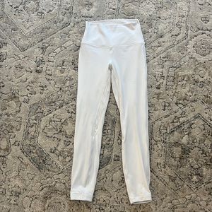 White Lululemon aligns